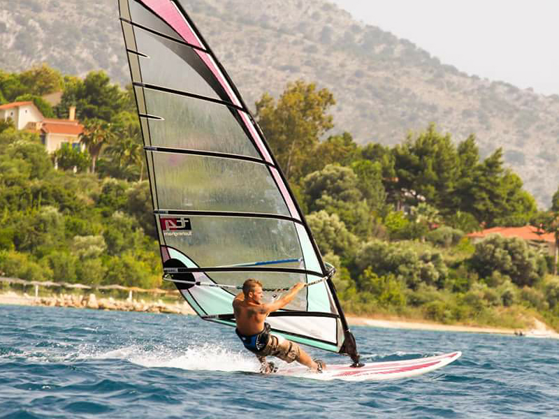 sam-shorten-windsurfing