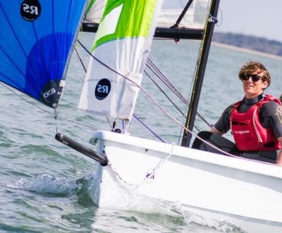Dinghy sailing courses - 2 people sailing a dinghy on open water