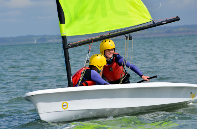 Dinghies are little sailing boats, usually with one sail to make it go – there’s no paddling! You’ll learn how to steer and make the dinghy go in the right direction. You and one or two friends will be the crew, in charge of the dinghy.